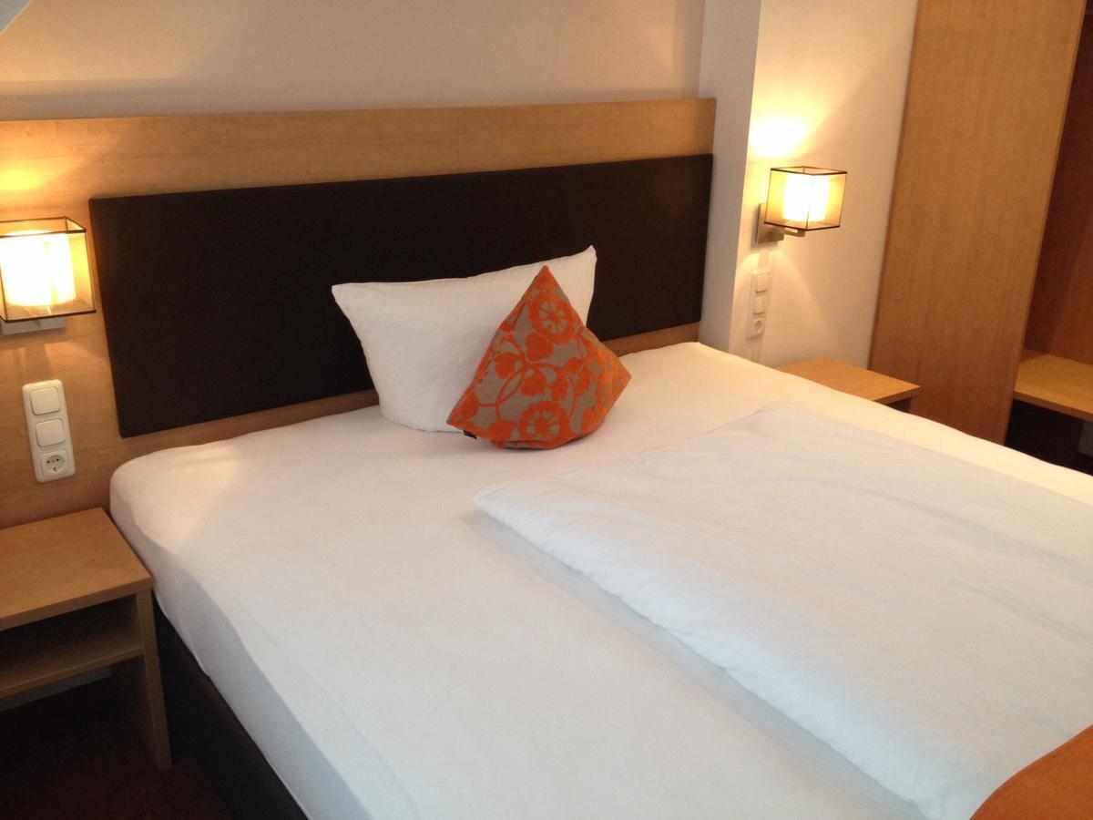 Hotel Sarah Heinsberg  Ngoại thất bức ảnh